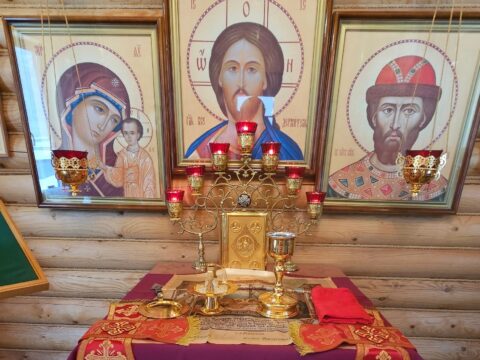Богослужение состоялось в храме благоверного князя Александра Невского